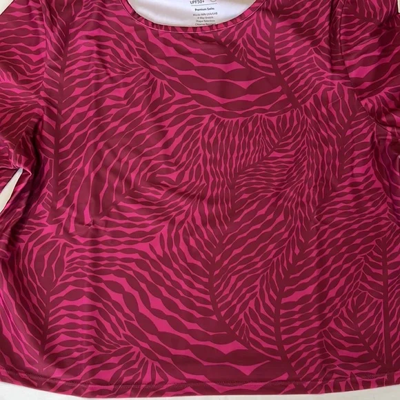 Mott50 Coco Crew Neck Rashguard in Magenta Ocean Print L and XL - Picture 3 of 11